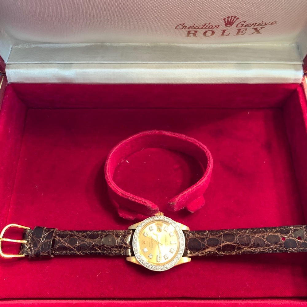 1981 Vintage 26mm Rolex 18k Gold Diamond bezel - Picture 5 of 5